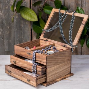 Робота Жіноча скринька з шухлядами та дзеркалом для прикрас