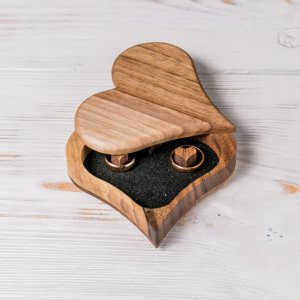 Робота Скринька для кілець з іменним гравіюванням