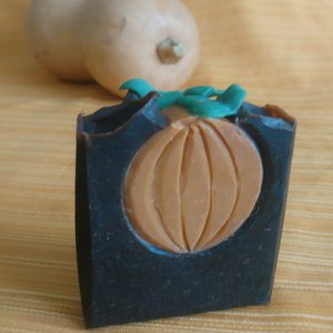 Робота Протизапальне мило з шовком і карі "Гарбузовий карі" 