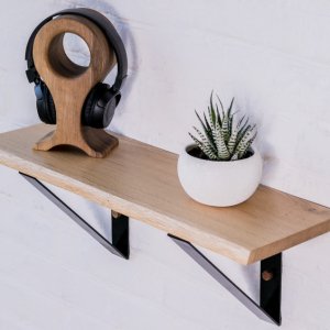 Работа Деревянная полка из дуба с живым краем с креплениями