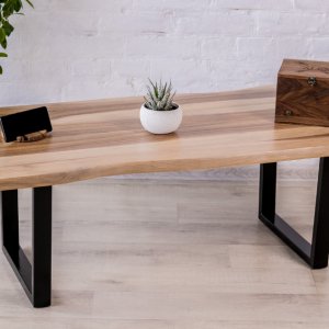 Робота Журнальний столик з деревини горіха з живим краєм