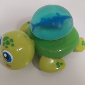 Робота Мило з рибою-мечем