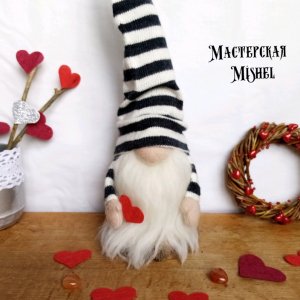 Работа Гном в полосатой шапке