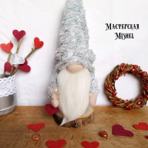 Работа Мини гном в пушистой шапочке