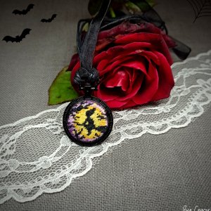 Работа Кулон с микровышивкой