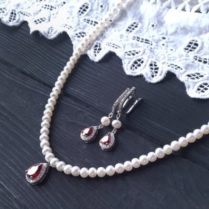 Робота Кольє та сережки з натуральних перлів зі срібними застібками