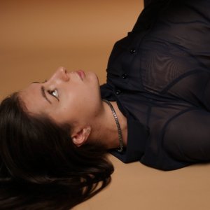 Работа Серебряный жгут на шею из бисера