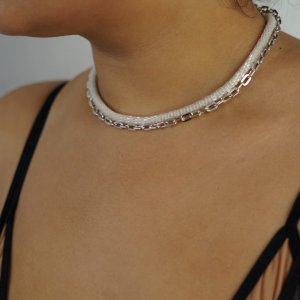 Работа Прозрачный жгут на шею из бисера с цепью