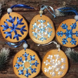 Робота Новорічні іграшки Набір "Сніжинки" на спилі