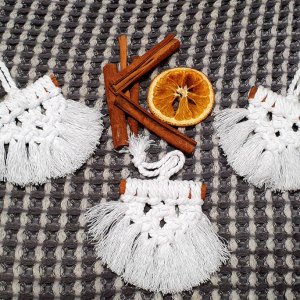 Работа Плетёные новогодние украшения 