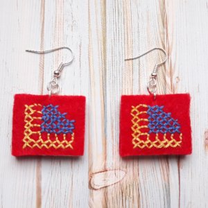 Робота Вишиті сережки "Щось знайоме"