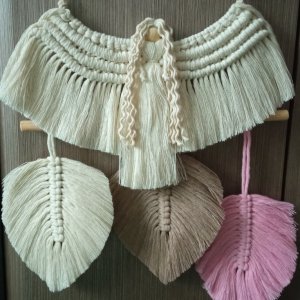 Работа Макраме подарок Ангел с листьями на качели