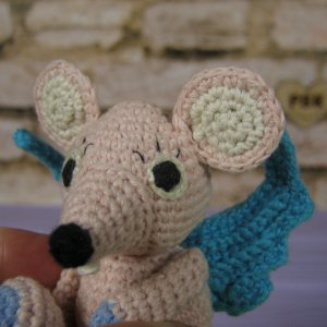 Робота Мишка з крилами ангела в'язана гачком м'яка іграшка 2