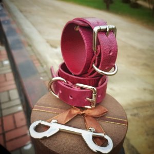 Работа Кожаные наручники для взрослых фиолет