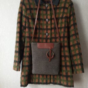 Робота Сумка-планшетка кольору хакі з коричневою шкірою через плече