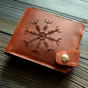 Робота Портмоне зі скандинавським символом Шолом Жаху (Агісхьяльм)