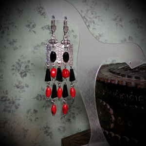 Робота Прямокутні чорно-червоні сережки з підвісками