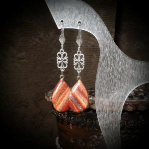 Робота Сережки з яшмою та квітами