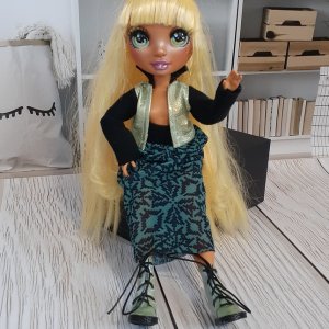 Робота Одяг для ляльок RAINBOW. Курточка, спідниця та чобітки.