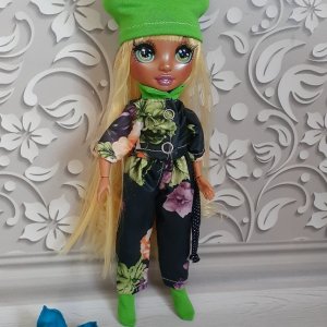 Работа Набор одежды для кукол Рэйнбоу.