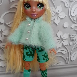Робота Одяг для ляльок RAINBOW. Светр, шорти, шкарпетки.