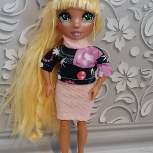 Работа Одежда для кукол RAINBOW. Свитер и юбка.