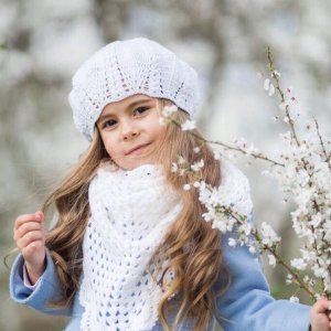 Робота Комплект із берета та бактуса для дівчинки