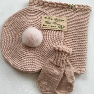 Робота Берет, снуд і рукавички для дівчинки