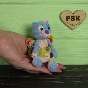 Работа Крылатый мишка, вязанная крючком мягкая игрушка медведь PSK