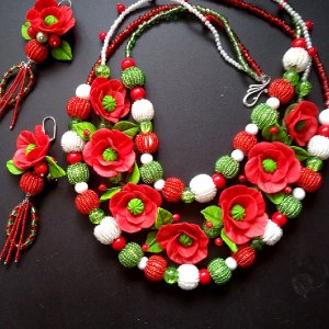 Робота Українські намисто та сережки з маками та коралами