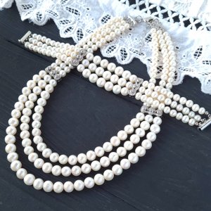 Работа Бусы и браслет из натурального жемчуга с кристаллами.