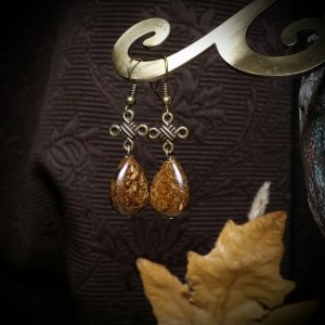 Работа Бронзовые серьги с бронзитом и узелками.