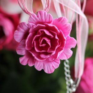 Робота Рожевий півонія кулон з полімерної глини