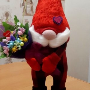 Робота Гном із букетом ручної роботи