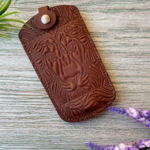 Работа Кожаная ключница коричневая мужская  с тиснением Лев Украина