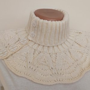 Работа Манишка "Елена" жемчуг на пуговках