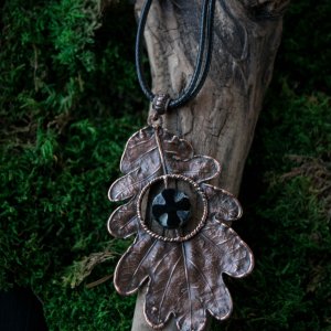 Работа Кулон 'Дубовой листик'