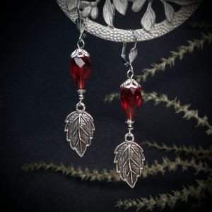Работа Красные серьги с подвеской листом