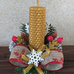 Робота НОВОРІЧНА КОМПОЗИЦІЯ ЗІ СВІЧКОЮ З ВОЩИНИ (02)