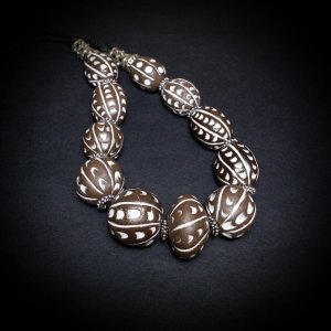 Работа Черно-белые ожерелья Арбузчики