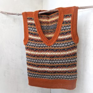 Робота Безрукавка жіноча з орнаментом