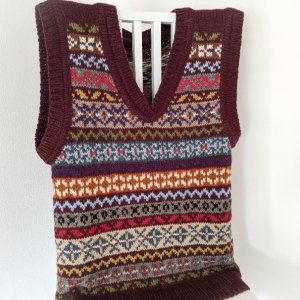 Работа Унисекс безрукавка с орнаментом.