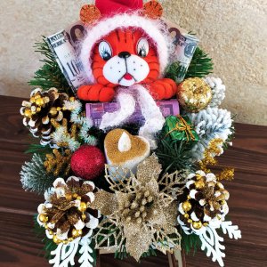 Робота НОВОРІЧНА КОМПОЗИЦІЯ ТИГРЕНЯ В САНЯХ (02)