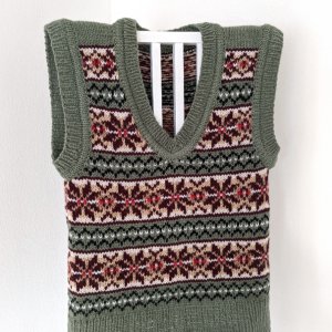 Работа Безрукавка с орнаментом ЗВЕЗДА