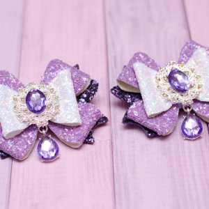 Работа Сиренево-фиолетовые банты бантики из экокожи 