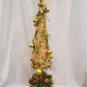 Робота Новорічна велика ялинка з гірляндою