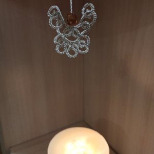 Работа Ангелочек с янтарем, розовым кварцем, аметистом, нефритом