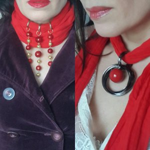 Робота Червоний шарф - кольє. Один шарф 2 кулони