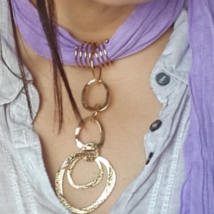 Робота Бузковий шарфик. Шарф + 2 кулони.