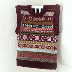 Работа Безрукавка жаккардовая спицами